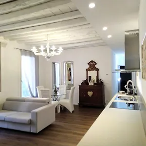 Sara S Luxury Five Minutes From Piazza San Marco Apartment
