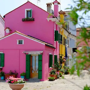 Night Galleria - Bed & Art In - The Pink House , Burano Itálie