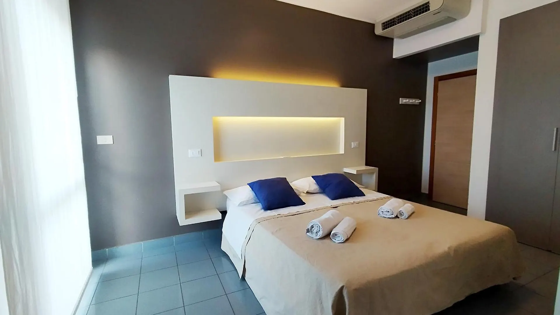 ***  Hotel Desire' Riccione Italie