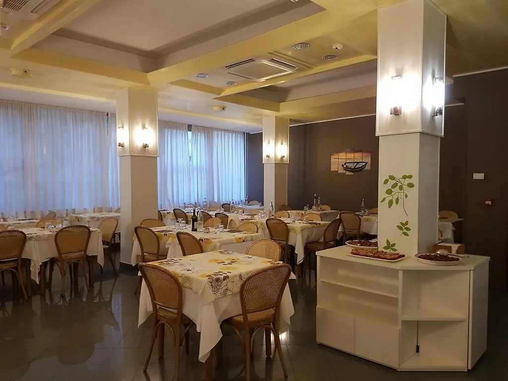 ***  Hotel Desire' Riccione Italie