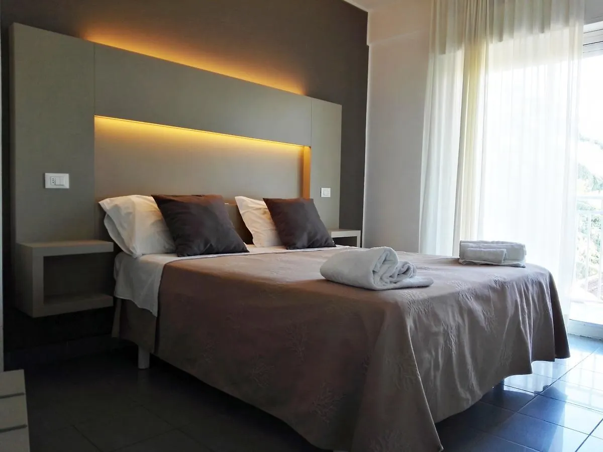 ***  Hotel Desire' Riccione Italie